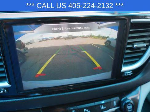 Used 2023 Chrysler Pacifica Touring-L FWD image 36