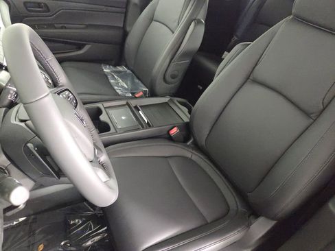 New 2026 Honda Odyssey Touring image 11