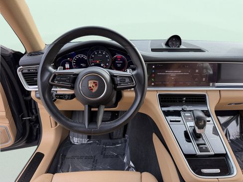 Used 2023 Porsche Panamera 4 Platinum Edition image 30