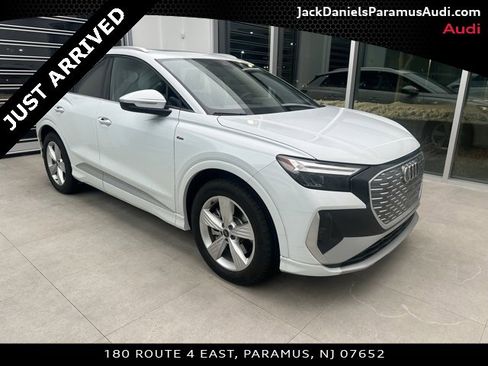 Used 2026 Audi Q4 e-tron Premium w/ Convenience Package image 3