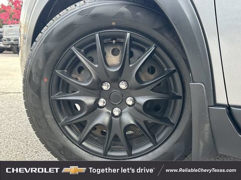 Used 2018 Nissan Kicks S w/ Interior Electronics Package FWD image 9