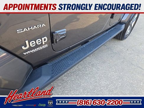 Used 2018 Jeep Wrangler Unlimited Sahara AWD/4WD image 18