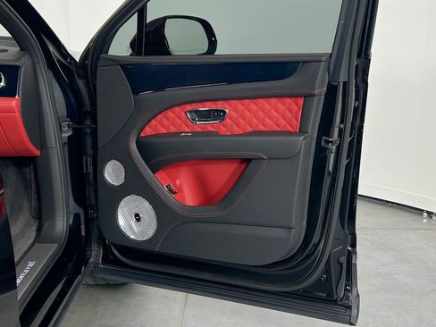Certified 2022 Bentley Bentayga image 29