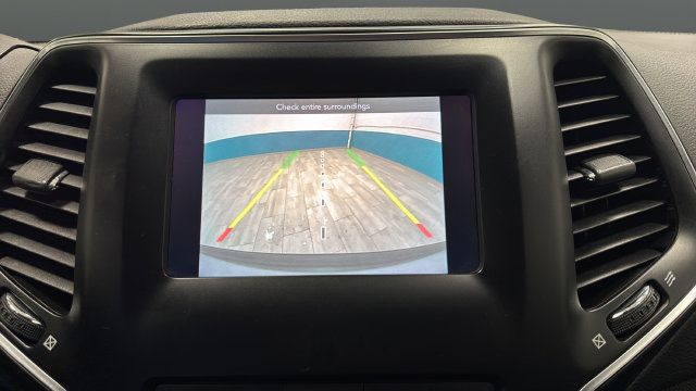 Used 2020 Jeep Cherokee Latitude AWD/4WD image 13