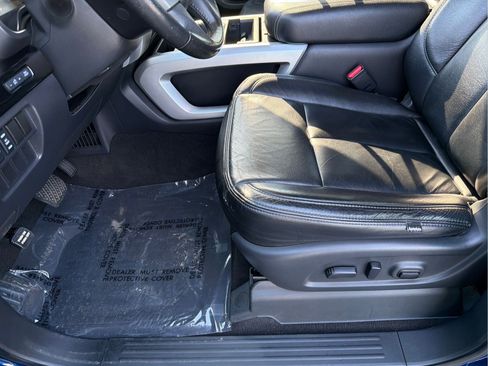 Used 2020 Nissan Titan SV w/ SV Convenience Package RWD image 27