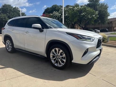 Used 2020 Toyota Highlander Limited FWD image 16