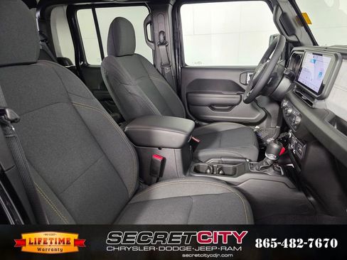 New 2025 Jeep Gladiator Sport image 31