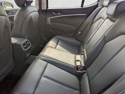 Used 2025 Genesis G70 2.5T AWD/4WD image 25