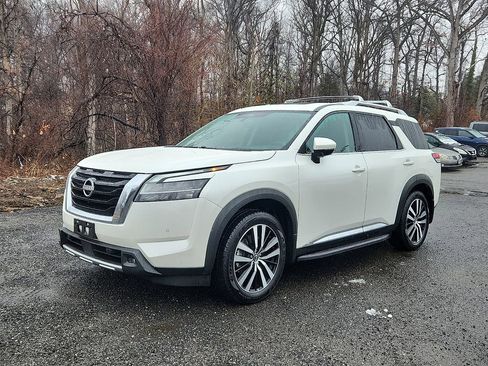 Certified 2024 Nissan Pathfinder Platinum w/ Lighting Package (N93) image 4