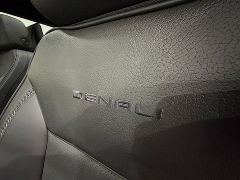 Used 2024 GMC Yukon Denali w/ Advanced Technology Package AWD/4WD image 12
