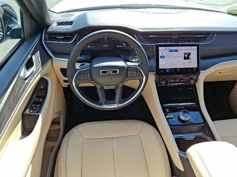 Certified 2024 Jeep Grand Cherokee Limited image 21