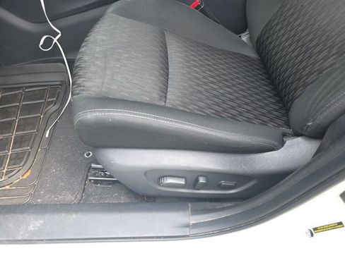 Used 2020 Nissan Rogue SV FWD image 3