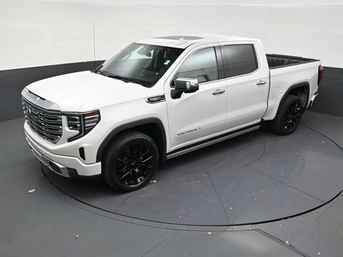 Used 2023 GMC Sierra 1500 Denali w/ Denali Carbonpro Edition AWD/4WD image 12