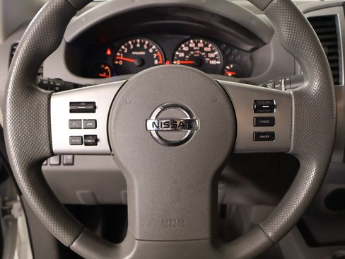 Used 2021 Nissan Frontier SV w/ Midnight Edition Floor Mats image 3