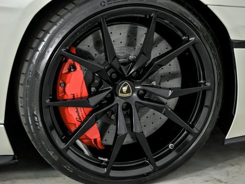 Used 2017 Lamborghini Aventador S image 17