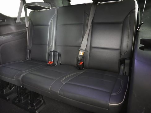 Used 2023 Chevrolet Suburban Premier image 2