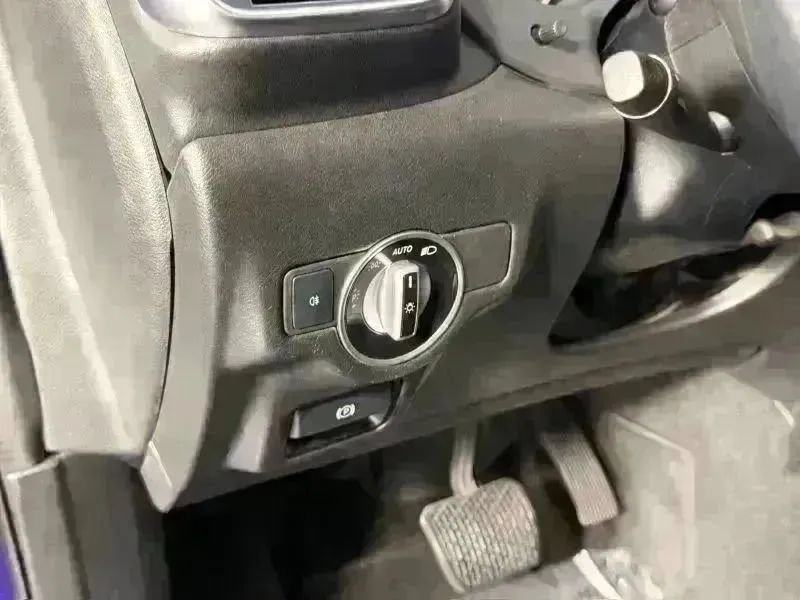 Used 2017 INFINITI QX30 FWD image 34