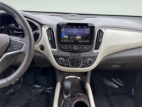 Used 2024 Chevrolet Malibu LT image 14