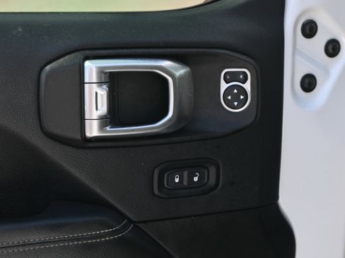 Used 2019 Jeep Wrangler Unlimited Sahara w/ Safety Group AWD/4WD image 15