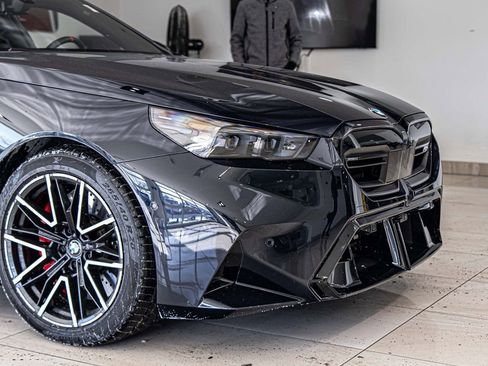 Used 2025 BMW M5 w/ Carbon Package image 3