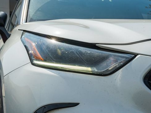 Used 2021 Toyota Highlander XSE AWD/4WD image 13