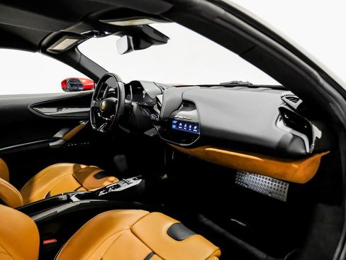 Used 2022 Ferrari SF90 Spider image 9
