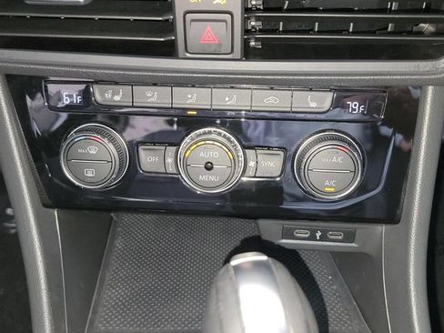 Used 2020 Volkswagen Jetta SE w/ SE Cold Weather Package FWD image 21