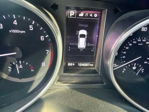 Used 2017 Hyundai Santa Fe Sport FWD image 15