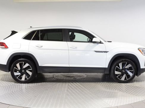 Used 2024 Volkswagen Atlas Cross Sport SE AWD/4WD image 8