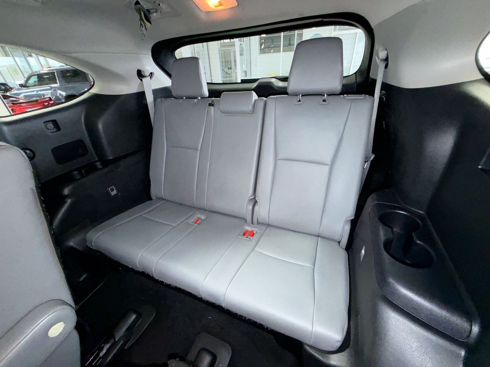 Used 2024 Toyota Highlander XLE AWD/4WD image 26
