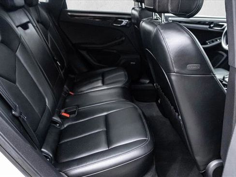 Used 2018 Porsche Macan AWD/4WD image 25