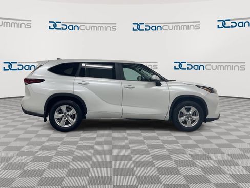 Used 2025 Toyota Highlander LE AWD/4WD image 9