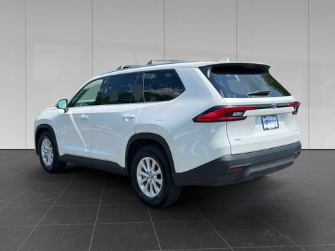 Used 2024 Toyota Grand Highlander AWD image 3