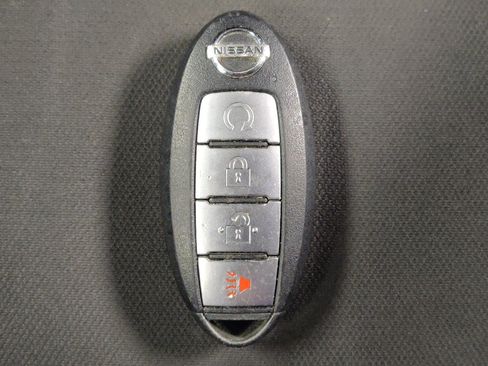 Used 2021 Nissan Titan SV w/ SV Convenience Package RWD image 32