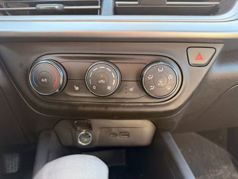 Used 2025 Chevrolet Trax RS w/ Sunroof Package image 20