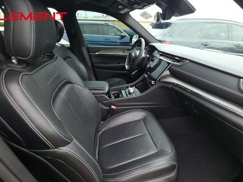 Used 2023 Jeep Grand Cherokee Overland AWD/4WD image 9