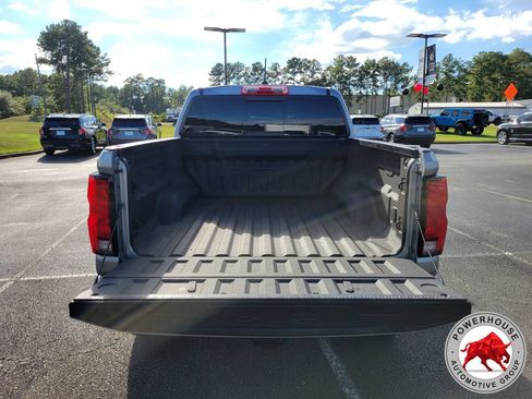 Used 2024 Chevrolet Colorado ZR2 w/ Technology Package AWD/4WD image 14