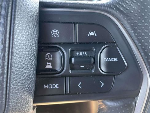 Used 2025 Toyota 4Runner SR5 AWD/4WD image 14