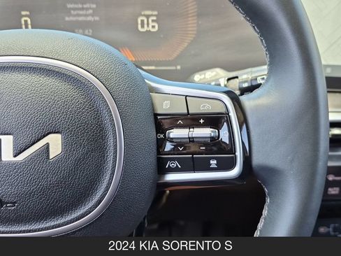 Used 2024 Kia Sorento S w/ Panoramic Sunroof Package FWD image 19