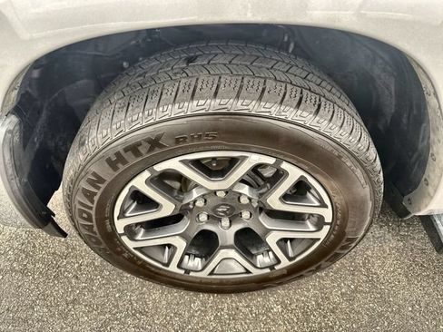 Used 2025 RAM 1500 Laramie AWD/4WD image 10