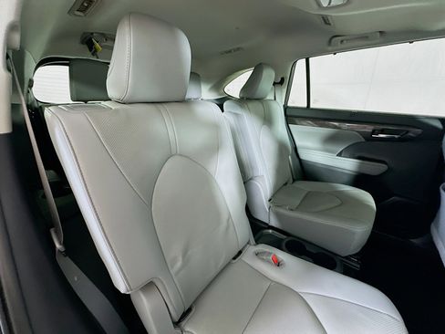 Used 2020 Toyota Highlander Limited AWD/4WD image 28