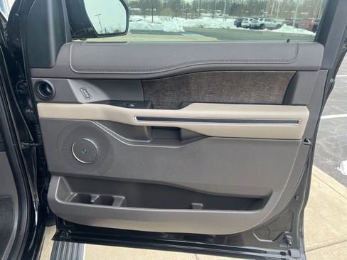 Used 2021 Ford Expedition Limited image 29