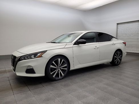 Used 2019 Nissan Altima 2.5 SR image 2