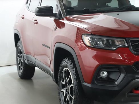 Used 2025 Jeep Compass Trailhawk AWD/4WD image 8