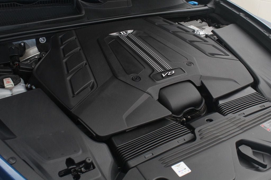 Used 2022 Bentley Bentayga AWD/4WD image 11