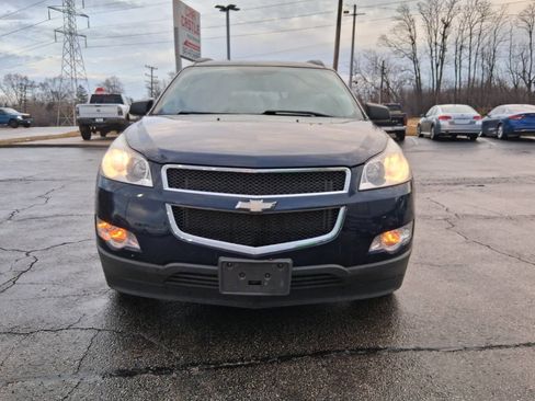 Used 2010 Chevrolet Traverse LS image 2