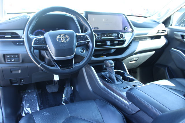 Used 2023 Toyota Highlander Limited FWD image 14