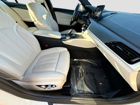 Used 2023 BMW 540i w/ M Sport Package RWD image 15