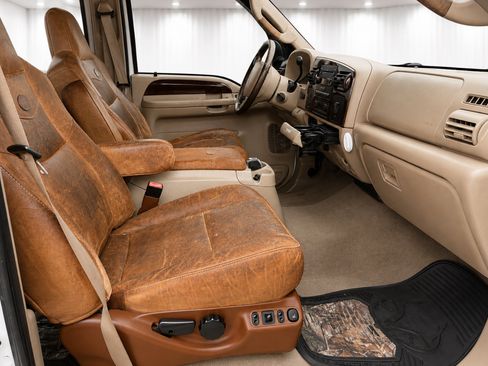 Used 2005 Ford F350 King Ranch RWD image 12