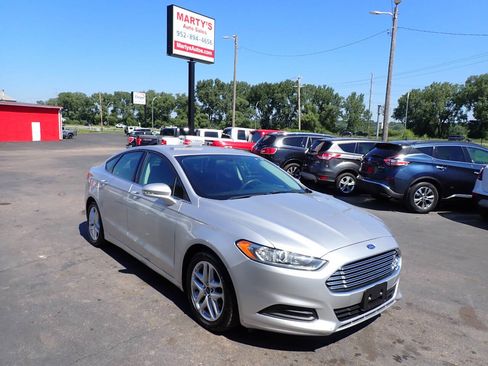 Used 2016 Ford Fusion SE FWD image 1